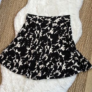 Ann Taylor Loft SM Black and Cream Flower Pattern Jersey Knit Skirt